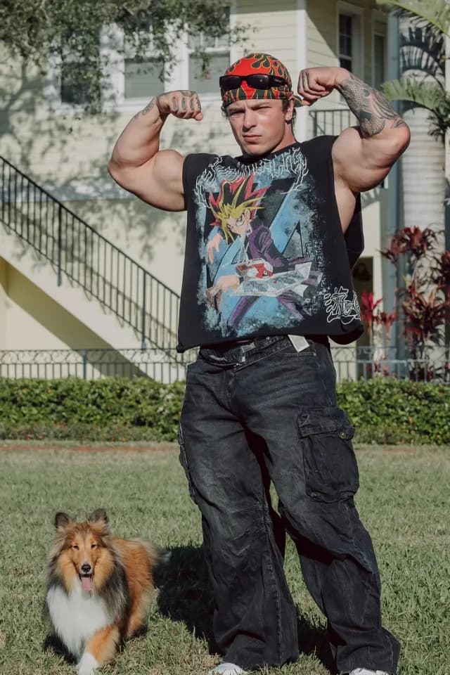 3033  Yu-Gi-Oh!® Cut-Offs - Duelist Yugi