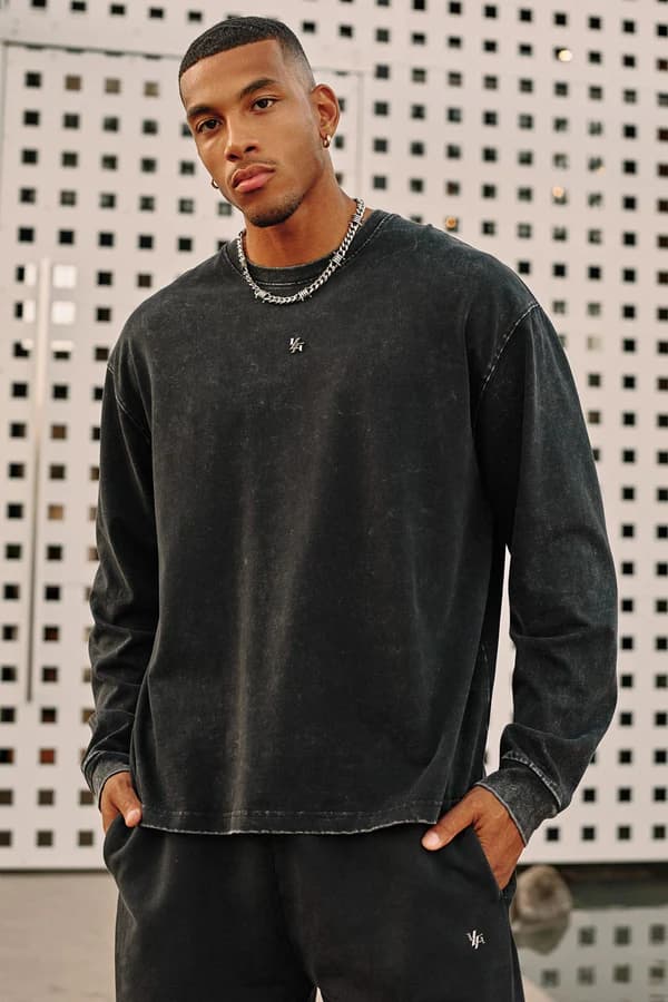 undefined 8001 - Elevated Essentials - Longsleeves -Black Wash